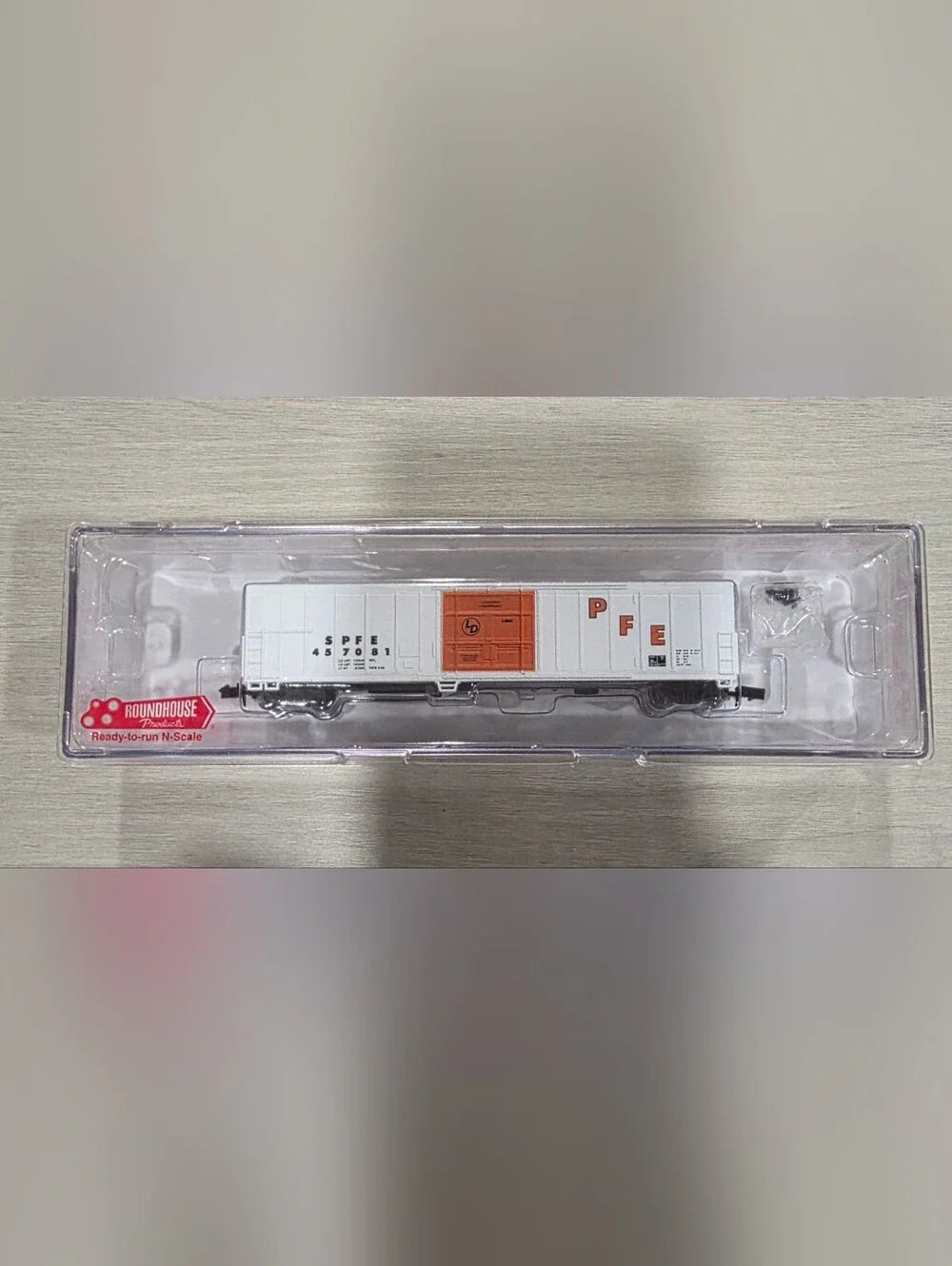 Rounhouse N Scale RTR SPFE 57' White Body Mechanical Reefer
